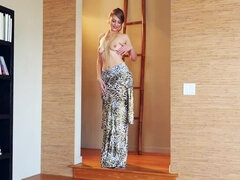 Culo, Tetas grandes, Morena, Vestido, Masturbación, Tetas naturales, Perforación, Coño