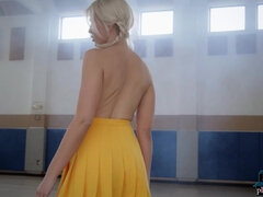Cul, Nana, Blonde, Pom pom girl, Mère que j'aimerais baiser, Petite femme, Softcore, Solo