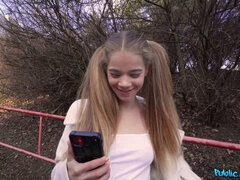 18 ans, Grosse bite, Sucer une bite, Tir de sperme, Mignonne, Maigrichonne, Nénés, Mouillée