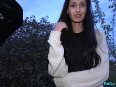 Amateur, Morena, Coche, Tacones, Al aire libre, Público, Coño, Tetas