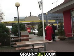 Grote mammen, Blond, Pijpbeurt, Tsjechisch, Diep in de keel, Omie, Reusachtig, Tieten likken