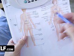 Grosse titten, Betrug, Aufs gesicht abspritzen, Küche, Lecken, Milf, Muschi, Stiefmutter