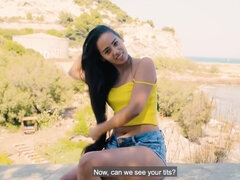 Juicy girl Andreina de Luxe poses naked in the open air