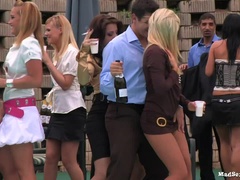 Bekleidet, Lesbisch, Im freien, Party, Pool, Satin, Swingers, Nass