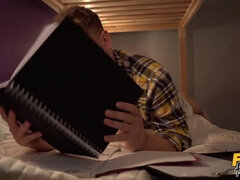 Любители, Спальня, Брюнетки, Семяизвержение, Член, Сперма на лице, Киски, Сиськи