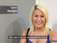 Leie, Arsch, Blasen, Spermaladung, Hundestellung, Handjob, Öffentlich, Flotter dreier