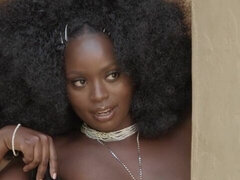 Enthousiasteling, Grote kont, Grote mammen, Bruinharig, Natuurlijke tieten, Mager, Strippen, Tiener