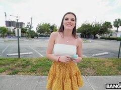 Enthousiasteling, Bruinharig, Buiten, Rok, Softcore pornografie