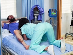 Kont, Pijpbeurt, Bruinharig, Hondjeshouding, Handbeurt, Natuurlijke tieten, Verpleegster, Tiener