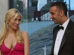 ベッドルーム, デカチン, ブロンド, フェラチオ, 彼氏, イく瞬間, ティーン, 妻スワップ