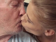 Mamada, Garganta profunda, Abuelo, Sexo duro, Tetas naturales, Coño, Adolescente, Tetas