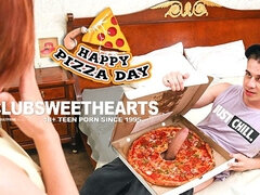 18 ans, Sucer une bite, Couple, Branlette thaïlandaise, Embrassement, Masturbation, Petite femme, Adolescente