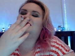 Sexy smoker Laladelilah plays a JOI game