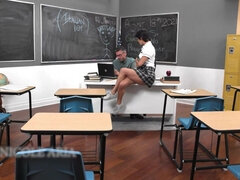 Grote kont, Bruinharig, Sperma shot, Diep in de keel, Handbeurt, Student, Tiener