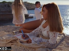 Grote mammen, Bruinharig, Sperma in mond, Sperma in gezicht, Interraciaal, Likken, Ondergoed, Kousen