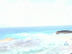 Hime craves a day by the sea.