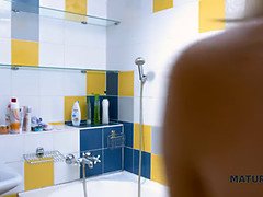 Pijpbeurt, Oudere vrouw, Diep in de keel, Keuken, Rijpe lesbienne, Moeder die ik wil neuken, Moeder, Tieten likken