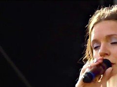 Tove Lo Tit Flash - Talking Body (Live)