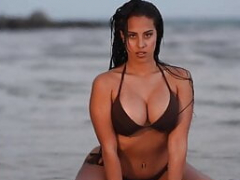 Playa, Culo grande, Tetas grandes, Bikini, Morena, Latina, Lencería