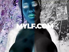 Asiatique, Gros cul, Grosse bite, Sucer une bite, Tir de sperme, Gorge profonde, Criant, Belle mère