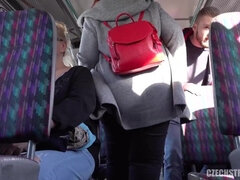 Grosser arsch, Grosse titten, Blasen, Bus, Tschechisch, Reif, Milf, Natürlichen titten