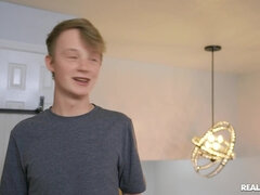 Leie, Blasen, Kehlenfick, Hundestellung, Aufs gesicht abspritzen, Lecken, Natürlichen titten, Muschi