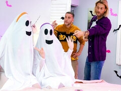 18 jaar, Grote kont, Grote lul, Pijpbeurt, Hondjeshouding, Vriendin, Natuurlijke tieten, Tieten likken