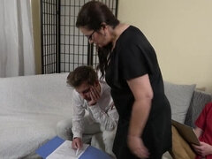 18, ぽっちゃり, フェラチオ, 中出し, 熟年, ストッキング, 教師, 三人