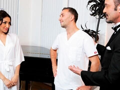 Aziatisch, Grote kont, Grote lul, Grote mammen, Pijpbeurt, Bruinharig, Hondjeshouding, Tiener