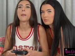 Grote mammen, Likken, Tepels, Orgasme, Dikke tepels, Sokken, Kousen, Speelgoed