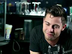 Grote mammen, Pijpbeurt, Sperma shot, Fetisj, Hardcore, Likken, Tieten likken