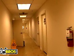 Entre bastidores, Culo grande, Tetas grandes, Sexo duro, Enorme, Madres para coger, Tetas naturales, Tetas