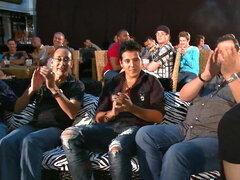 Sucer une bite, Gorge profonde, Fétiche, Groupe, Fête, Public, Réalité, Voyeur