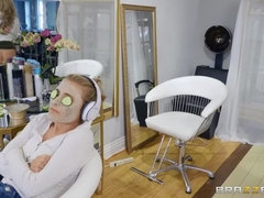 Gros seins, Sucer une bite, Couple, Faciale, Pov, Jupe, Tatouage, String