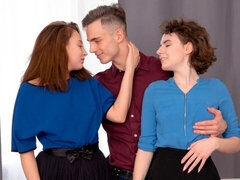 素人, ブロンド, フェラチオ, バック, 女 人男 人, ガリガリ, ティーン, 三人