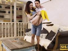 SISPORN. Tricky guy has a nice twosome with the pretty