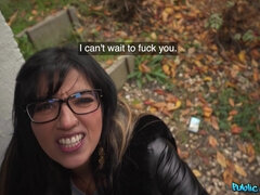 Bad, Schwarz, Aufs gesicht abspritzen, Brille, Handjob, Interrassisch, Hintern versohlen, Tanga