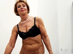 Blondine, Blasen, Geile alte tussi, Sperma im mund, Tschechisch, Europäisch, Nackt, Pov