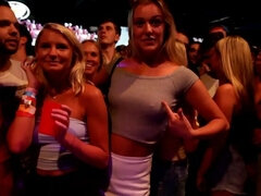 Flashing, Naakt, Naakt, Feest, Kut duiken, Slet, Tieten likken, Worstelen