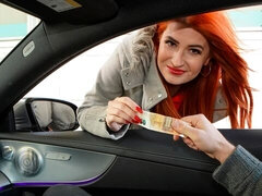 Grosser arsch, Grosser schwanz, Grosse titten, Blasen, Auto, Milf, Im freien, Rotschopf