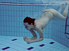 Shaved babe with big boobs Lada Poleshchuk underwater