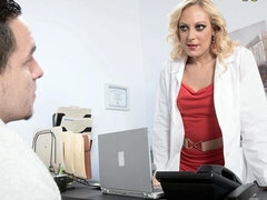 Gros cul, Grosse bite, Gros seins, Blonde, Sucer une bite, En levrette, Mature, Mère que j'aimerais baiser