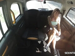 Voiture, En levrette, Poupée, Hard, Pénis, Maigrichonne, Tatouage, Adolescente
