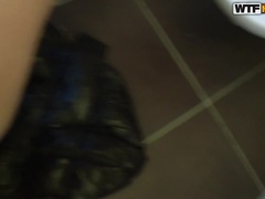 Grote mammen, Blond, Pijpbeurt, Sperma in gezicht, Hakken, Doordringend, Kousen, Tatoeage