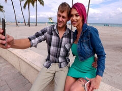 Grosse bite, Sucer une bite, En levrette, Poupée, Branlette thaïlandaise, Léchez, Mère que j'aimerais baiser, Tatouage