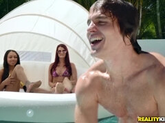 素人, ビーチ, イマラチオ, レズビアン, アウトドア, タトゥー, オッパイの, 濡れ