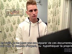 Un collectionneur a demandé à sa femme de lui baiser le cul pour annuler la dette