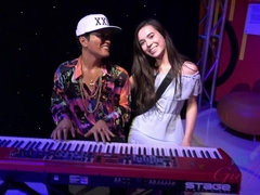 Enthousiasteling, Badkamer, Pijpbeurt, Jurk, Vriendin, Handbeurt, Kut duiken, Geschoren