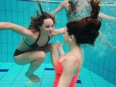 18, フェティッシュ, 小柄, プール, ロシア人, 水着, ティーン, 三人