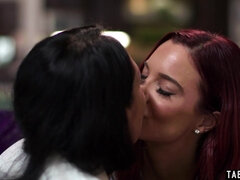 Gros seins, Brunette brune, Plantureuse, Léchez, Mère que j'aimerais baiser, Rousse roux, Tabou, Épouse